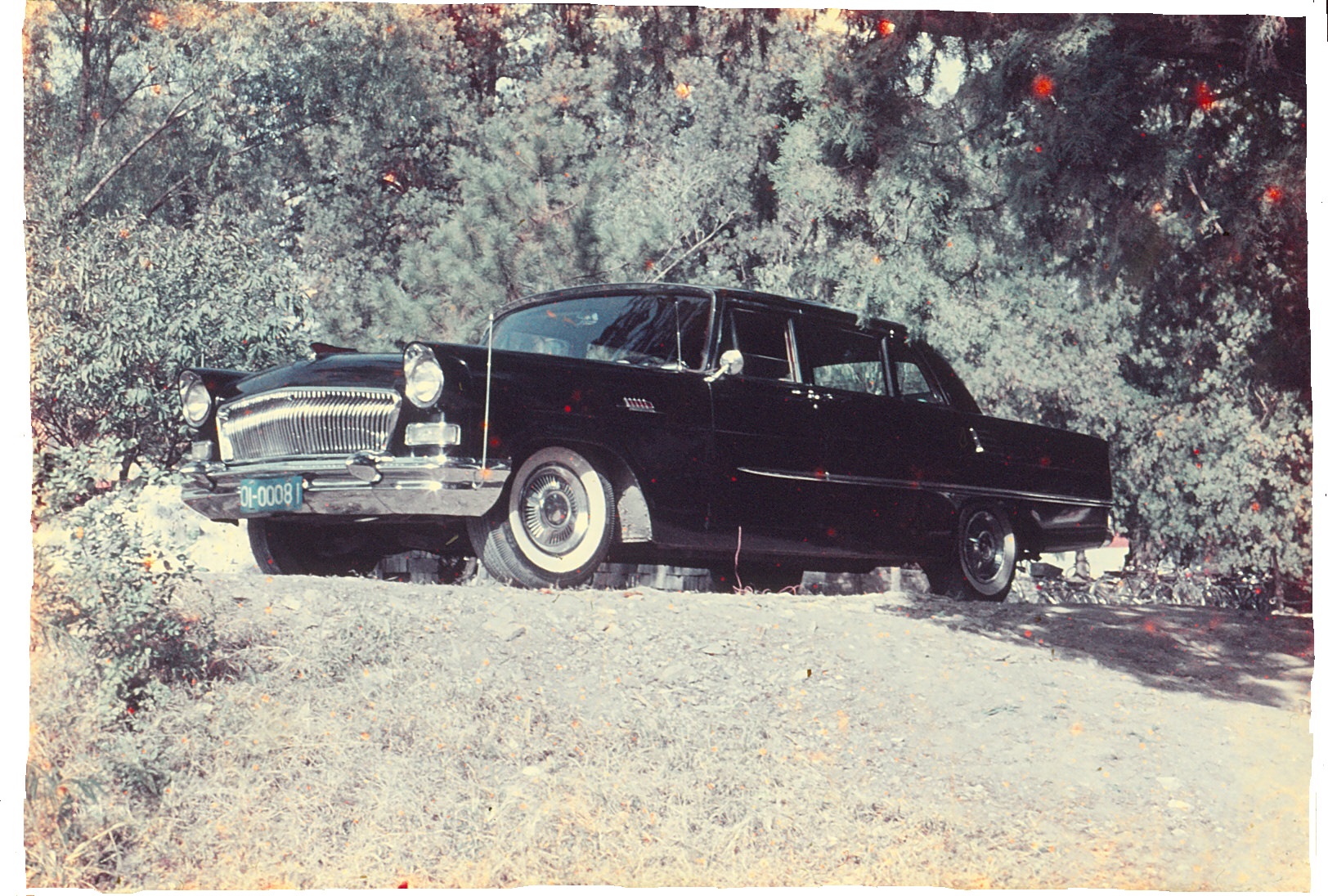 中国製大型自動車「紅旗」