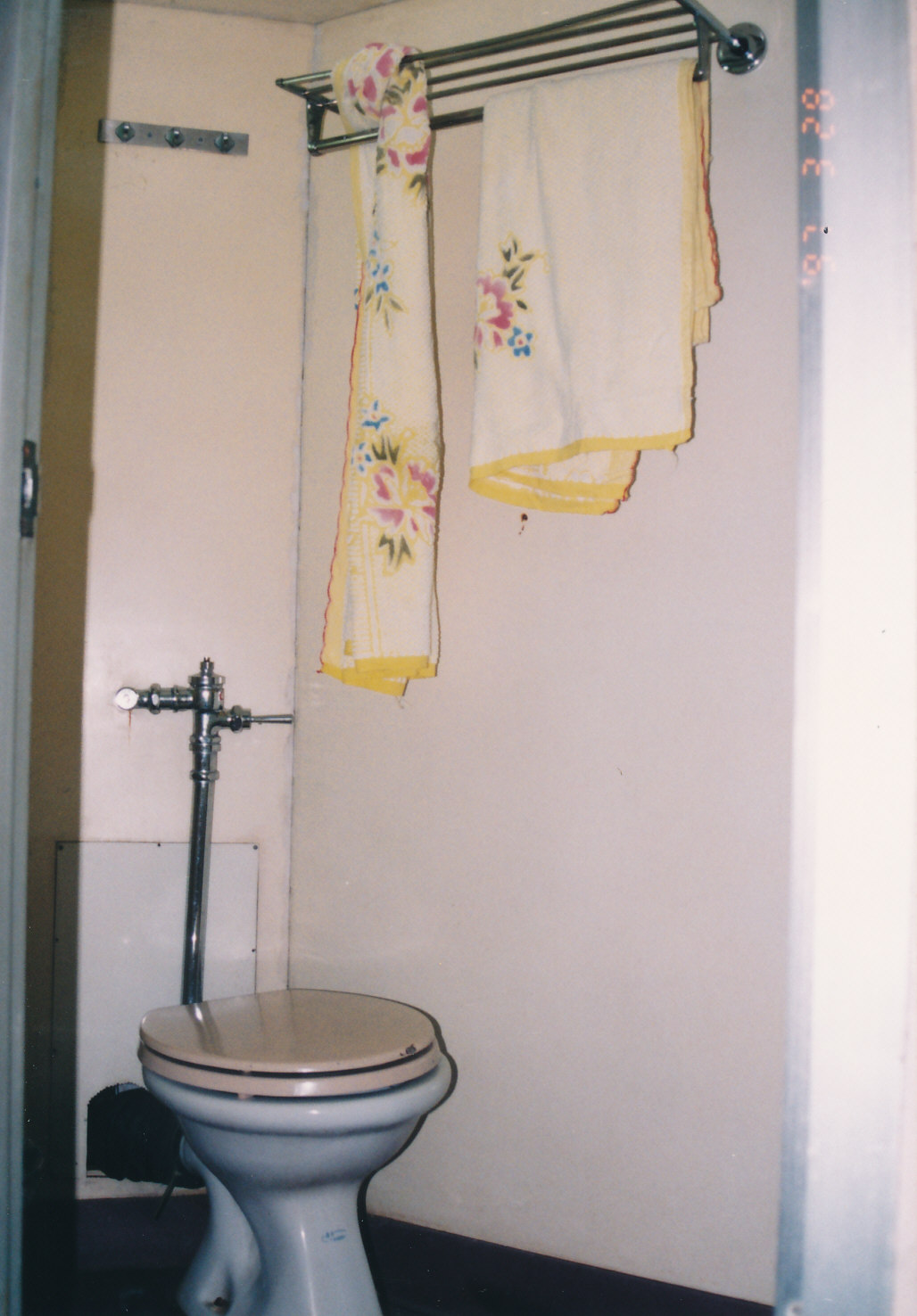 万津号の個室トイレで