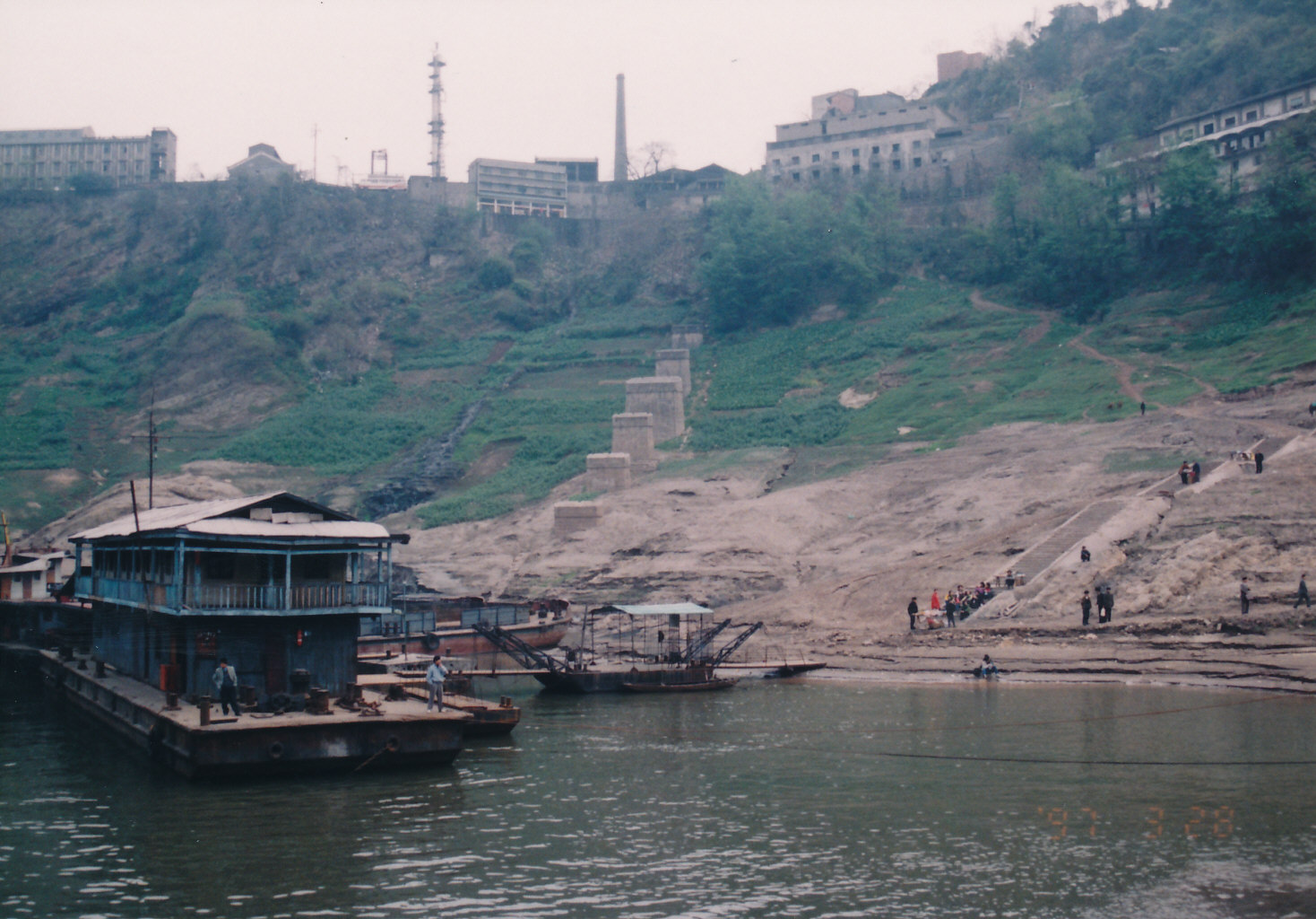万津号船着き場・右方