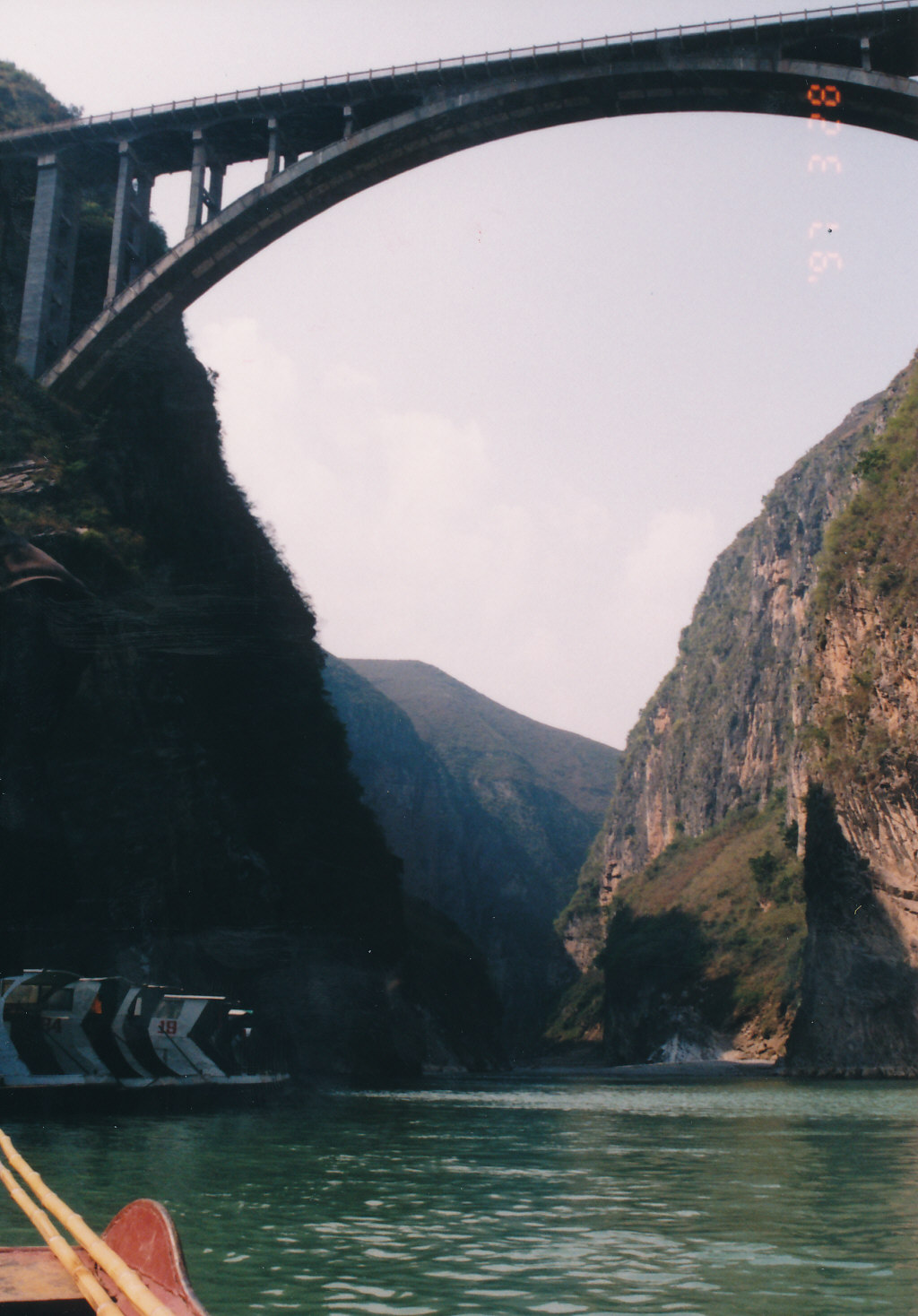 小三峡の入り口の橋